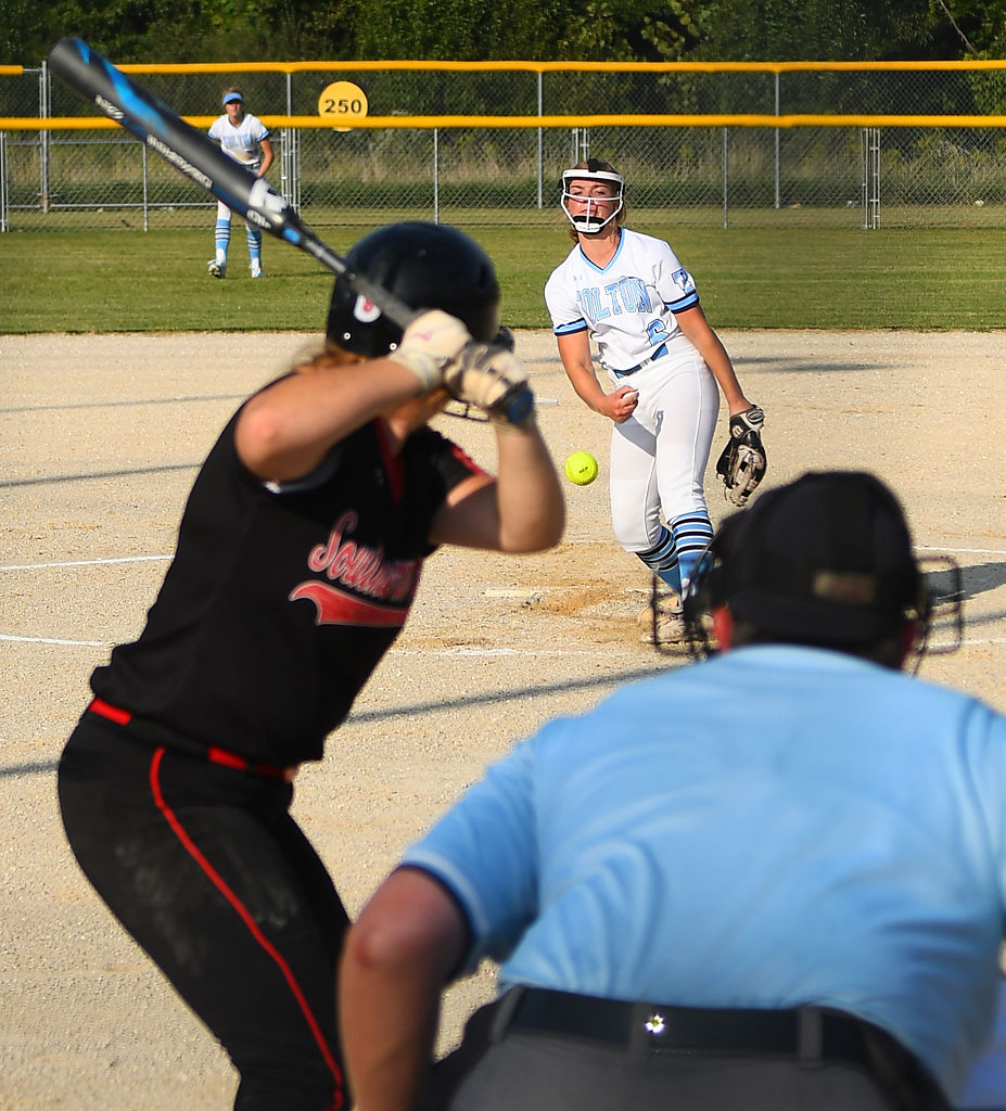 Paige Bedsworth throws the ball